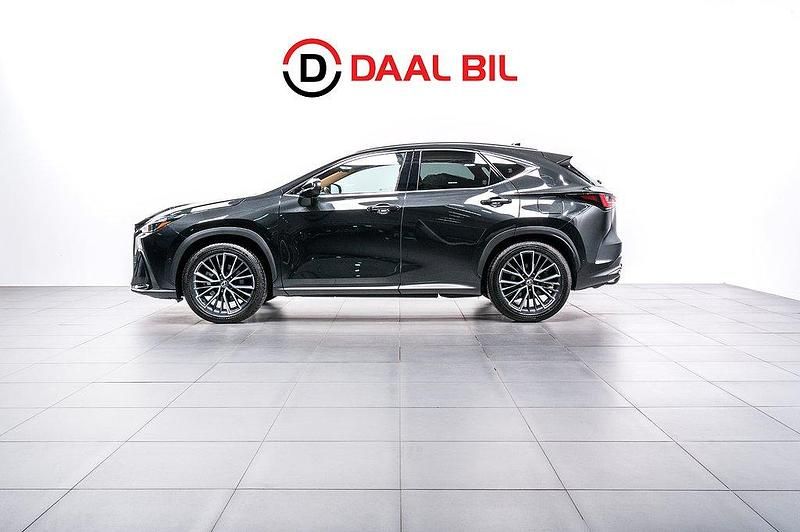 Svart Begagnad 2023 Lexus NX450h+ Luxury Line SUV | 599 700 kr (Marknadspris) - Bild 1/4