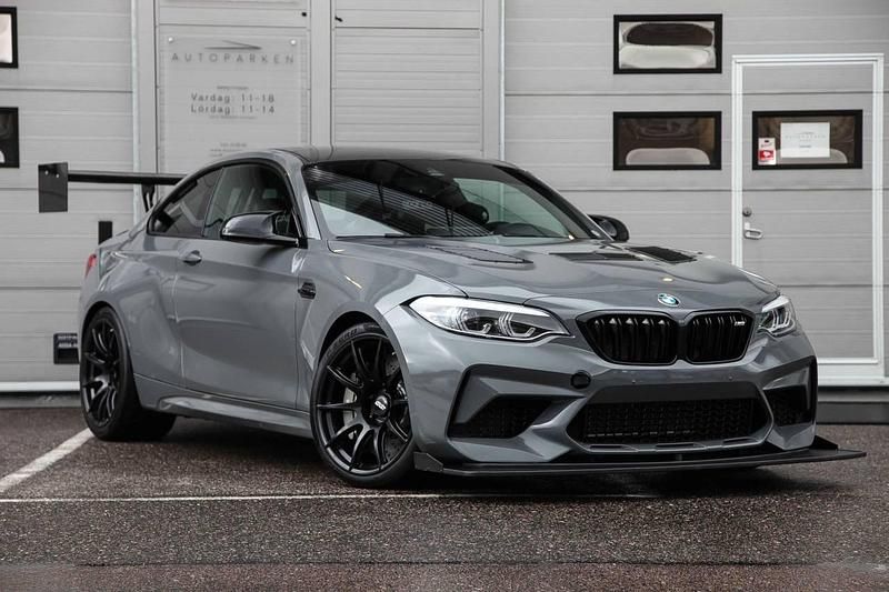 Silver Begagnad 2019 BMW M2 Competition Edition Sportkupé | 769 000 kr - Bild 1/4