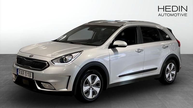 Grå (silver) Begagnad 2019 Kia Niro 2 SUV | 179 900 kr (Marknadspris) - Bild 1/4