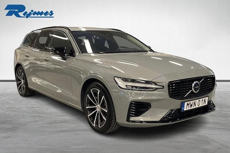 Begagnad Volvo V60 Plus 349 HK (256 kW) 2024 Grå Kombi