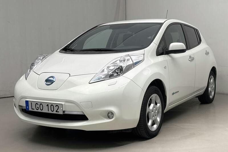 Vit Begagnad 2018 Nissan Leaf Halvkombi | 116 500 kr (Superpris) - Bild 1/4