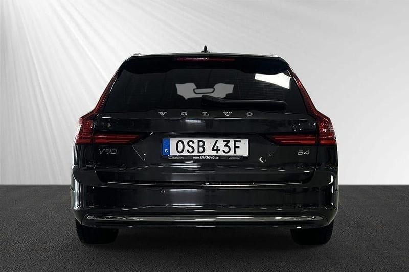 Begagnad Volvo V90 Plus 200 HK (147 kW) 2022 Grå Kombi