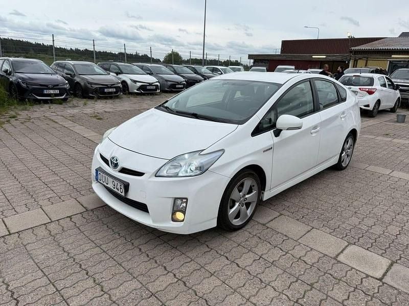 Vit Begagnad 2009 Toyota Prius Halvkombi | 99 900 kr (Lite dyr) - Bild 1/4