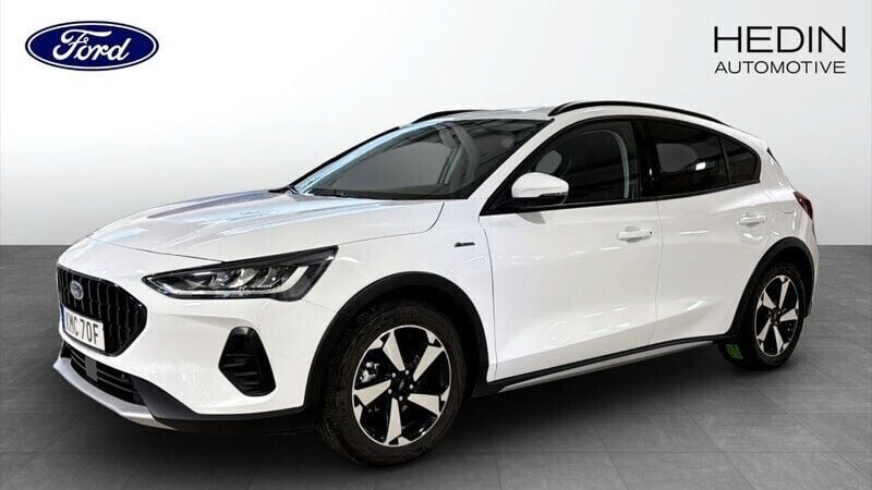 Vit (white) Begagnad 2024 Ford Focus Active Halvkombi | 204 900 kr (Marknadspris) - Bild 1/4