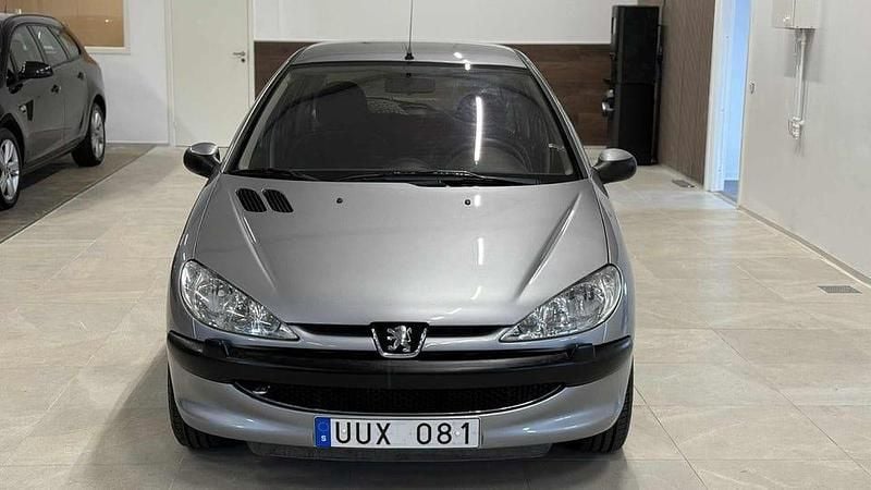Begagnad Peugeot 206 109 HK (80 kW) 2004 Grå Halvkombi