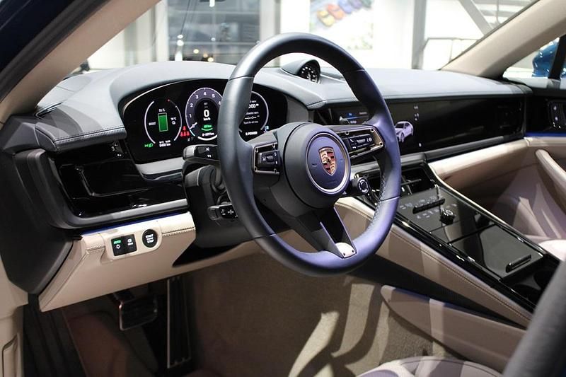 Begagnad Porsche Panamera 4 2025 Blå Sedan