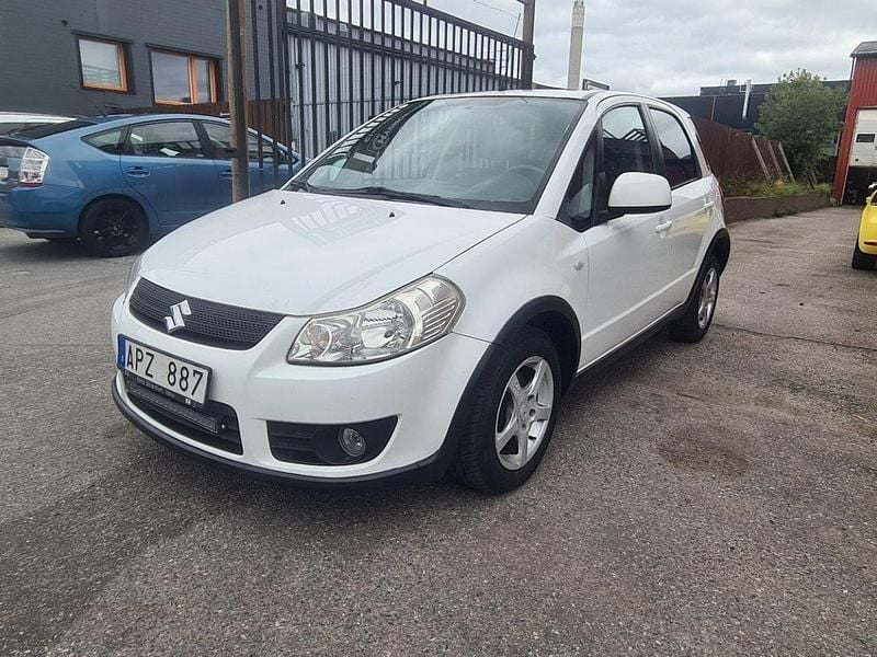 Vit Begagnad 2007 Suzuki SX4 Halvkombi | 49 900 kr (Marknadspris) - Bild 1/4