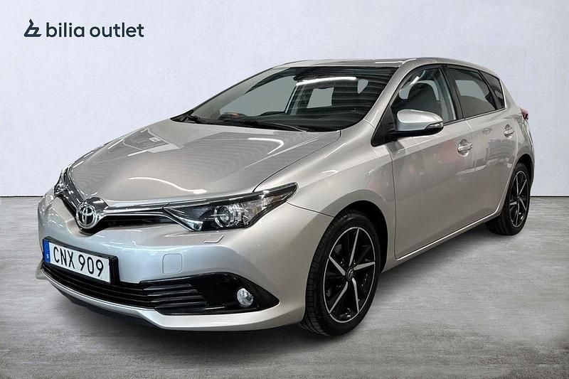 Silver Begagnad 2017 Toyota Auris Comfort Halvkombi | 149 000 kr (Marknadspris) - Bild 1/4