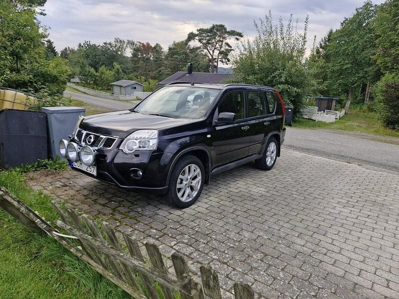 Svart Begagnad 2011 Nissan X-Trail SUV | 45 000 kr (Bra pris) - Bild 1/4