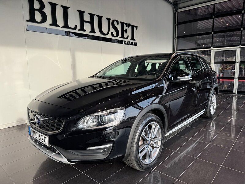 Svart Begagnad 2018 Volvo V60 CC Standard Kombi | 219 900 kr (Marknadspris) - Bild 1/4