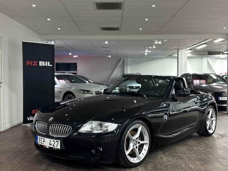 Svart Begagnad 2003 BMW Z4 Cab | 149 900 kr (Dyr) - Bild 1/4