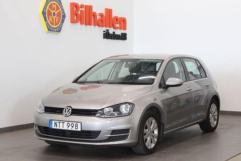 Silver Begagnad 2015 VW Golf VII Halvkombi | 119 900 kr (Marknadspris) - Bild 1/4