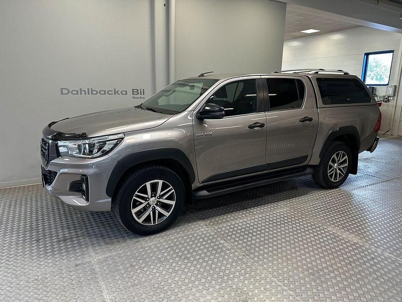 Brun Begagnad 2019 Toyota HiLux Pickup | 389 000 kr (Dyr) - Bild 1/4