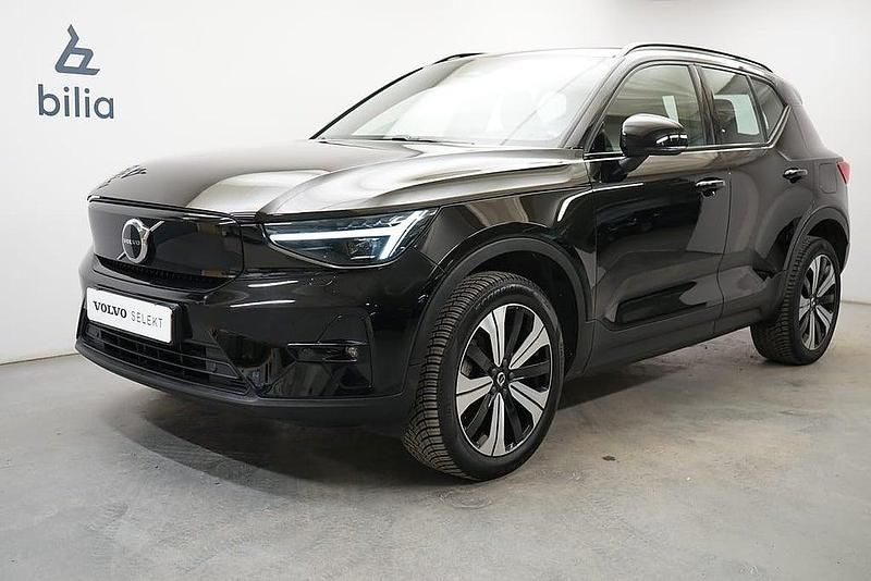 Svart Begagnad 2022 Volvo XC40 Plus SUV | 349 900 kr - Bild 1/3