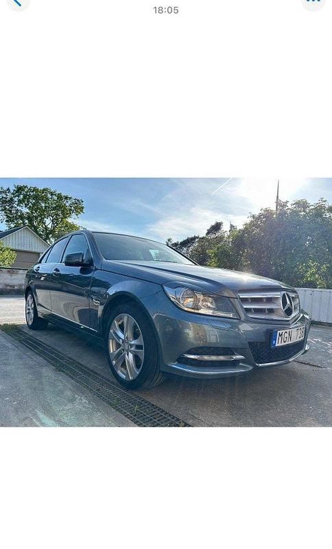 Grå Begagnad 2012 Mercedes C200 Avantgarde Sedan | 145 000 kr (Dyr) - Bild 1/4