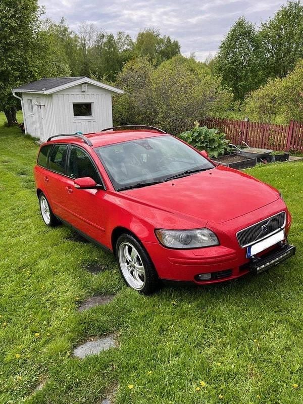 Röd Begagnad 2006 Volvo V50 Momentum Kombi | 33 000 kr (Bra pris) - Bild 1/4