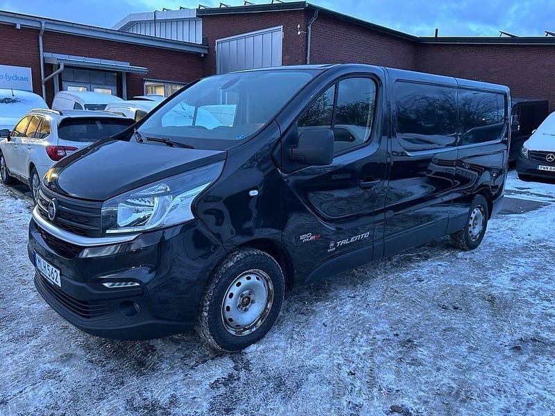 Svart Begagnad 2017 Fiat Talento Minibuss | 155 000 kr (Marknadspris) - Bild 1/4