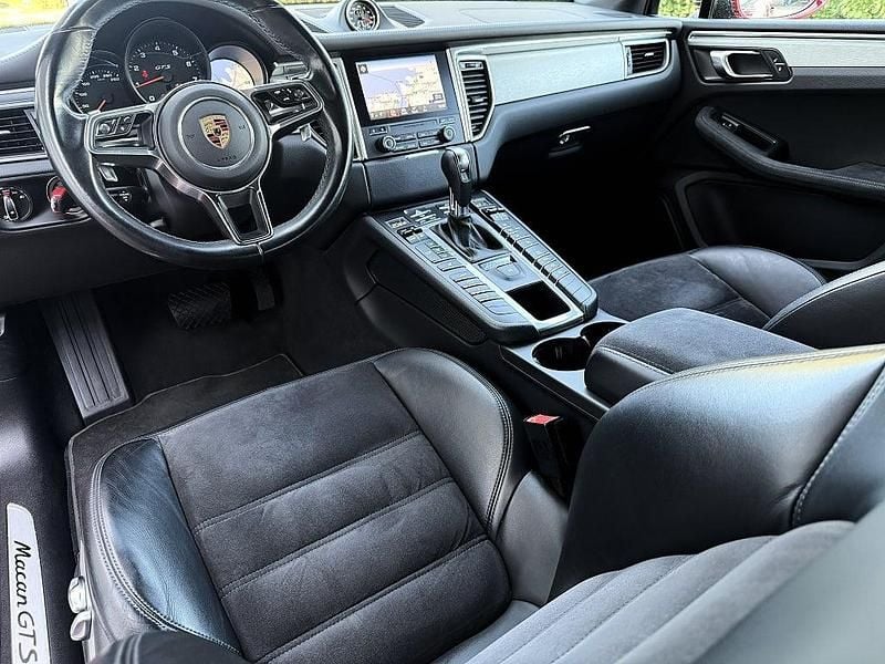 Begagnad Porsche Macan GTS 360 HK (264 kW) 2018 Röd carmine red solid SUV