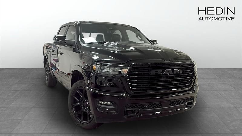 Ny RAM 1500 426 HK (313 kW) 2025 Svart Pickup