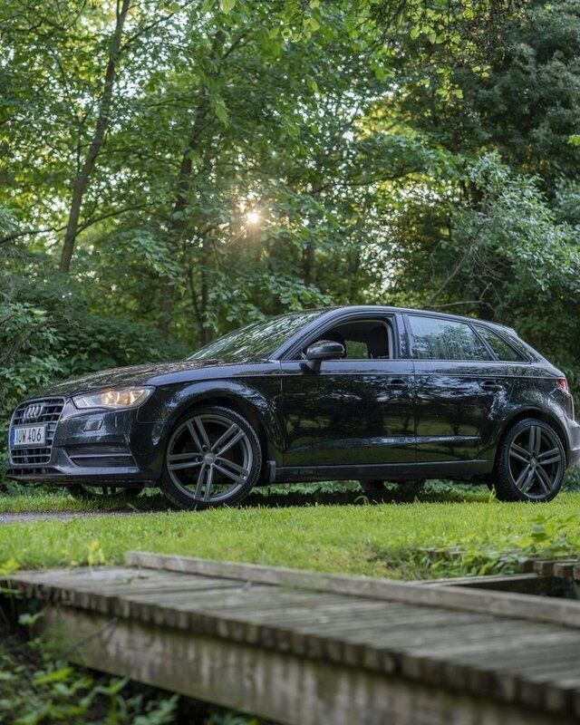 Svart Begagnad 2014 Audi A3 Sportback Attraction Halvkombi | 79 000 kr (Marknadspris) - Bild 1/4