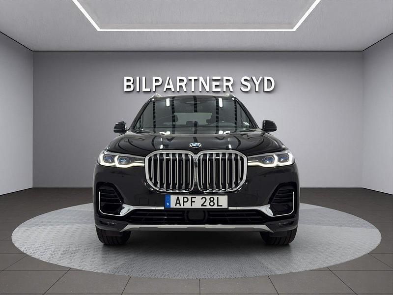 Svart Begagnad 2021 BMW X7 SUV | 689 900 kr (Bra pris) - Bild 1/4
