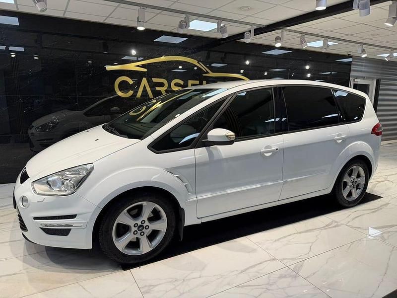 Begagnad Ford S-MAX Sport 140 HK (102 kW) 2015 Vit Minibuss