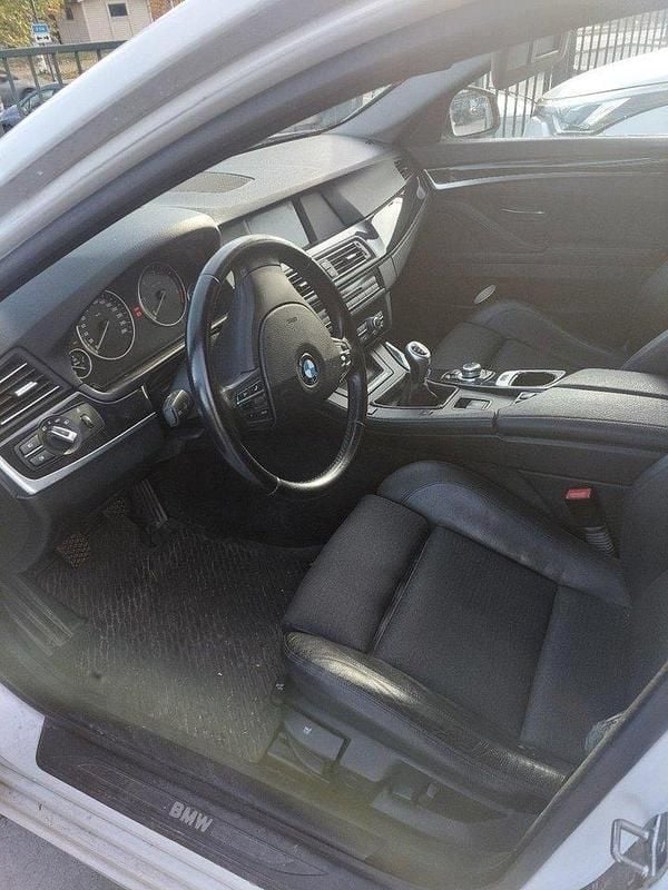 Vit Begagnad 2011 BMW 520 Kombi | 58 500 kr (Marknadspris) - Bild 1/3