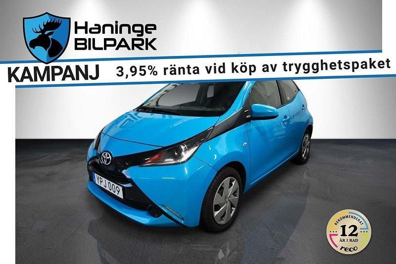 Blå Begagnad 2017 Toyota Aygo Halvkombi | 79 900 kr (Marknadspris) - Bild 1/1