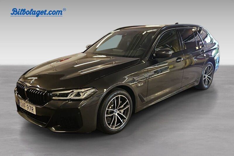 Grå Begagnad 2023 BMW 530e M Sport Kombi | 505 000 kr (Dyr) - Bild 1/4