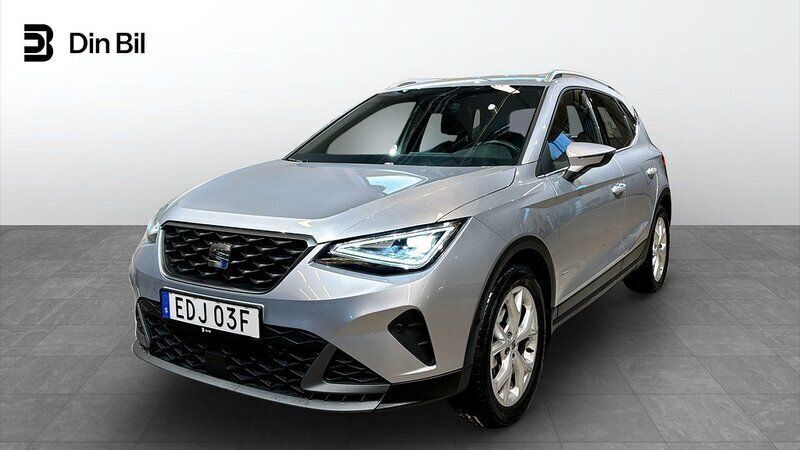 Silver (urban silver metallic) Begagnad 2024 Seat Arona FR SUV | 229 900 kr (Marknadspris) - Bild 1/4