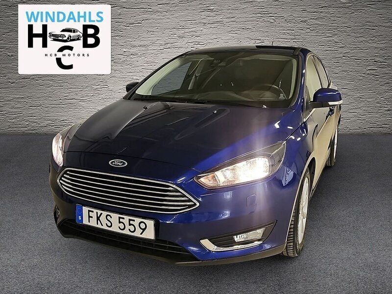Blå Begagnad 2016 Ford Focus Titanium Halvkombi | 118 900 kr (Lite dyr) - Bild 1/4