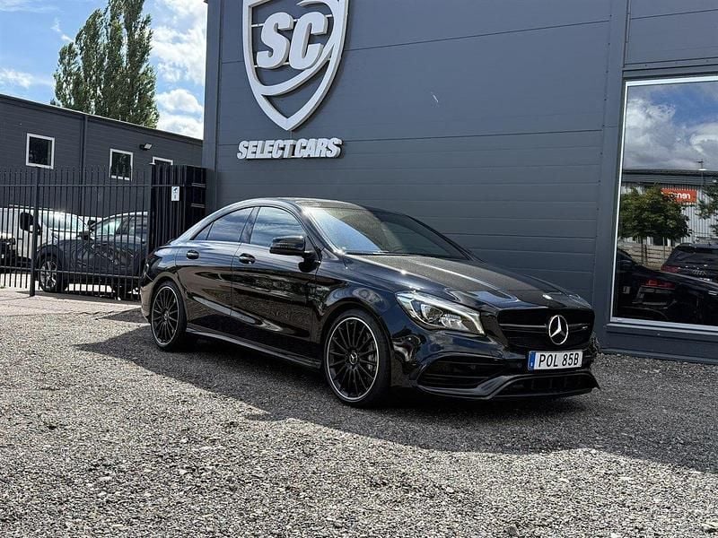 Svart Begagnad 2016 Mercedes CLA45 AMG AMG Sportkupé | 369 900 kr (Lite dyr) - Bild 1/4