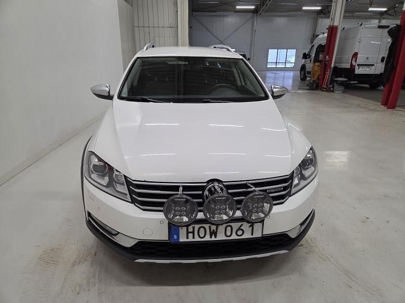Begagnad VW Passat Alltrack 177 HK (130 kW) 2014 Vit Kombi