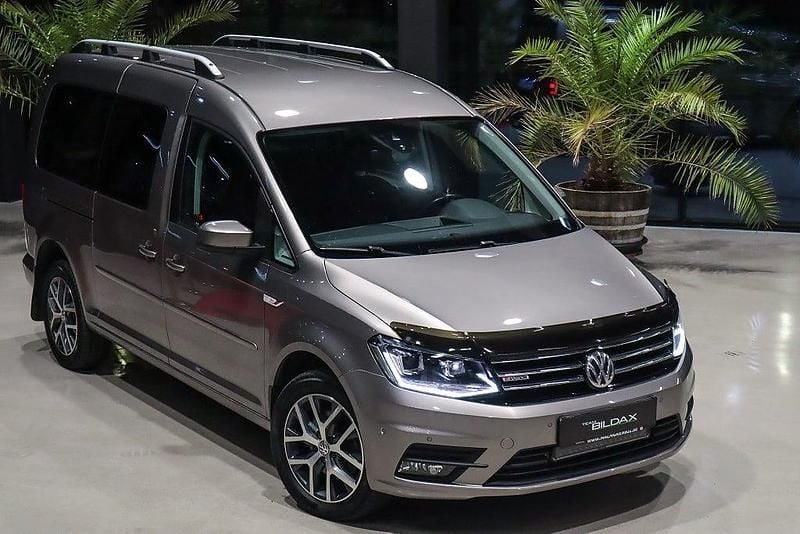 Mörkbrun Begagnad 2018 VW Caddy Maxi Life Style Minibuss | 319 000 kr - Bild 1/4