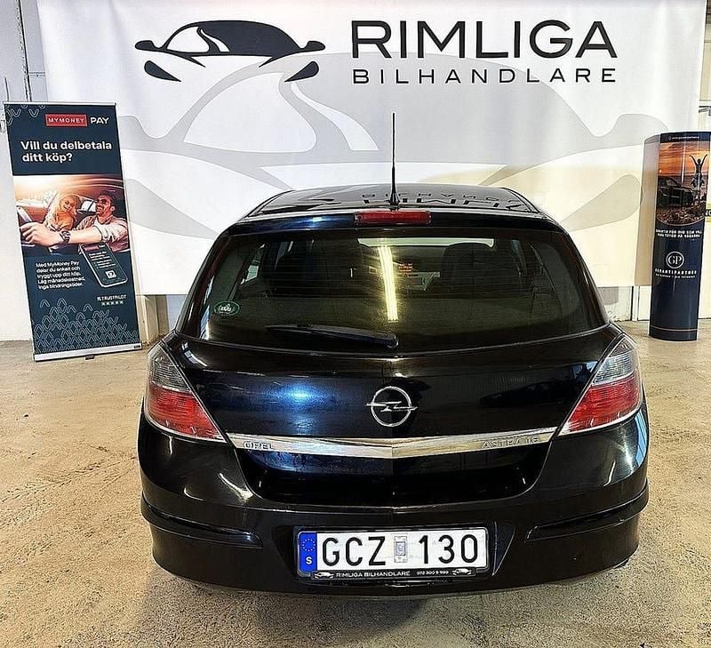 Begagnad Opel Astra 116 HK (85 kW) 2007 Svart Halvkombi