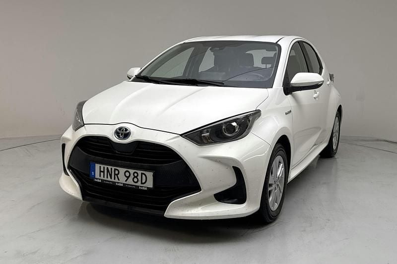 Vit Begagnad 2020 Toyota Yaris | 179 000 kr - Bild 1/4