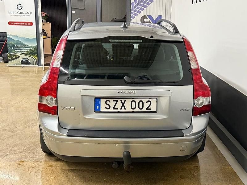 Begagnad Volvo V50 Kinetic 136 HK (100 kW) 2007 Silver Kombi