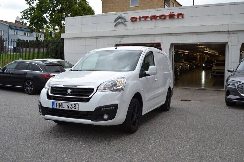 Vit Begagnad 2018 Peugeot Partner Minibuss | 145 000 kr (Lite dyr) - Bild 1/4