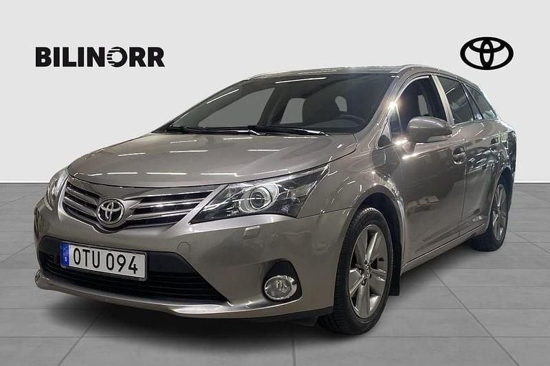 Brun Begagnad 2015 Toyota Avensis Edition Kombi | 159 500 kr (Lite dyr) - Bild 1/4