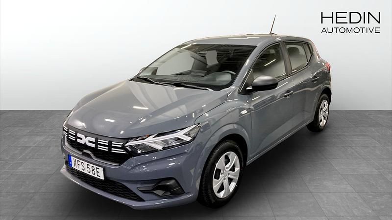 Grå (grey) Begagnad 2025 Dacia Sandero Essentiel Halvkombi | 200 700 kr (Dyr) - Bild 1/4