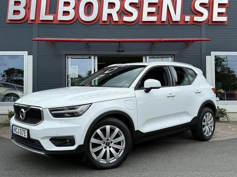Vit Begagnad 2020 Volvo XC40 Momentum SUV | 289 000 kr (Bra pris) - Bild 1/4