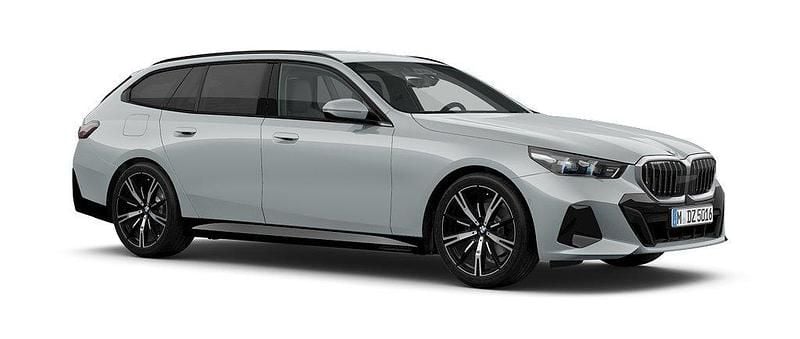 Grå Ny 2025 BMW 520 Comfort Edition Kombi | 706 500 kr - Bild 1/3