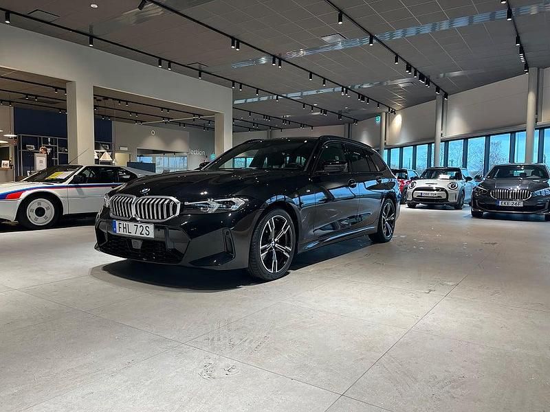 Svart Begagnad 2024 BMW 320 M Sport Kombi | 499 000 kr - Bild 1/4