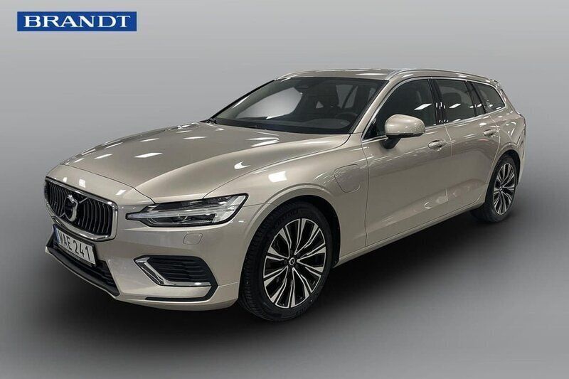 Ljusgrå (grå) Begagnad 2023 Volvo V60 Core Kombi | 389 900 kr (Bra pris) - Bild 1/4