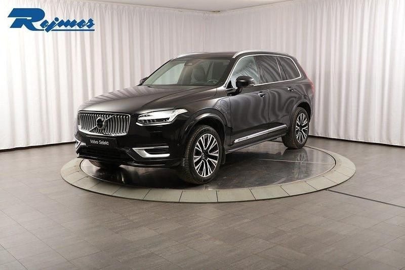 Begagnad Volvo XC90 Ultimate 310 HK (228 kW) 2023 Onyx svart metallic SUV
