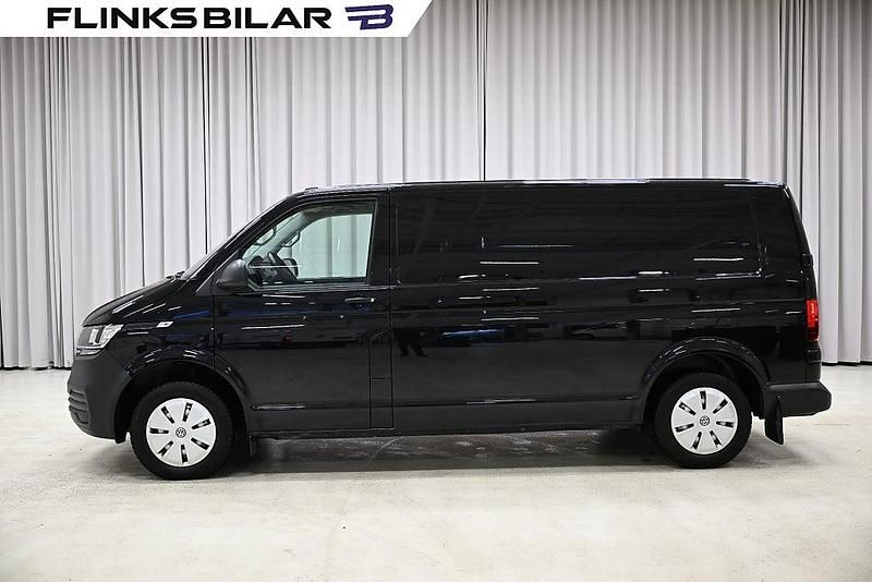 Svart Begagnad 2023 VW Transporter Van | 398 750 kr - Bild 1/4