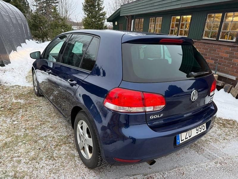 Blåmetalic Begagnad 2012 VW Golf VII | 64 000 kr (Marknadspris) - Bild 1/4