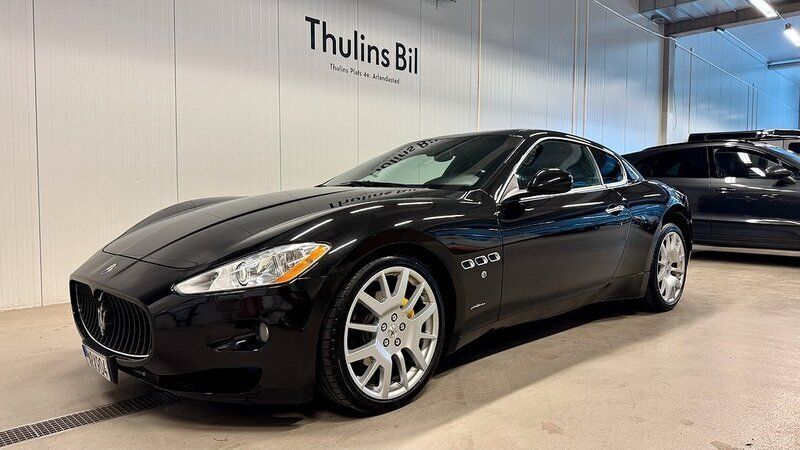 Svart Begagnad 2008 Maserati Granturismo Sportkupé | 399 900 kr - Bild 1/4