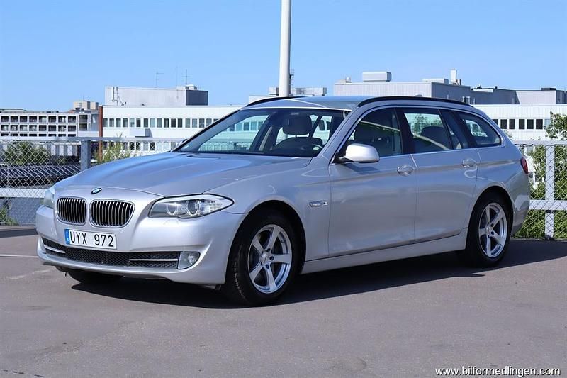 Begagnad BMW 525 218 HK (160 kW) 2013 Ljusgrå (lgrå) Kombi