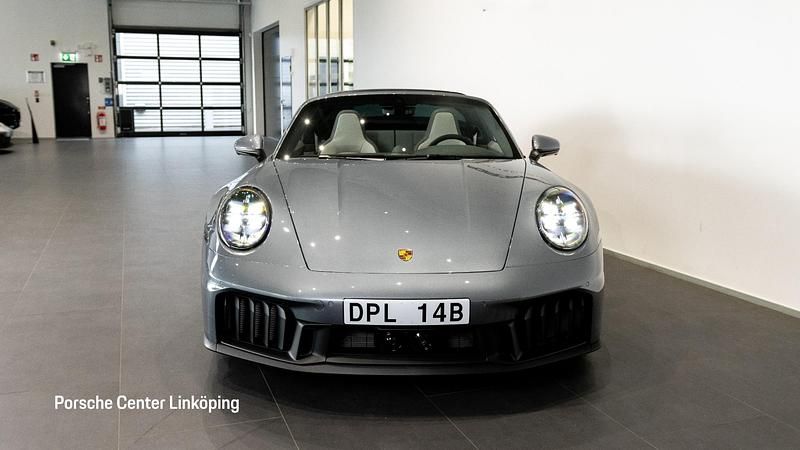 Begagnad Porsche 911 486 HK (357 kW) 2025 Flerfärgad Cab